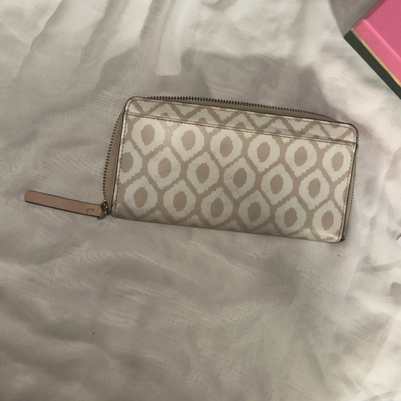 Kate Spade wallet - Picture 5 of 8